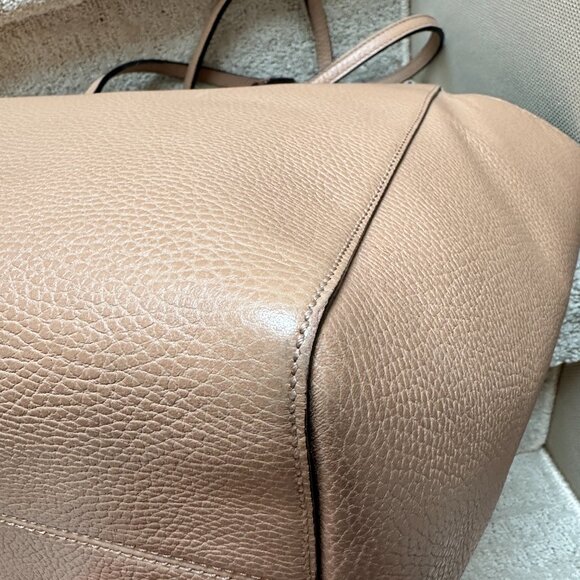 Gucci large swing tote in beige leather with blue accents. - Picture 6 of 10